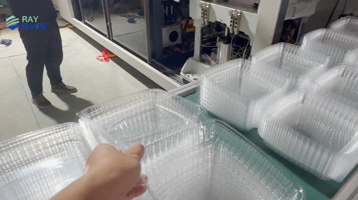 Automatic multi-station thermoforming machine