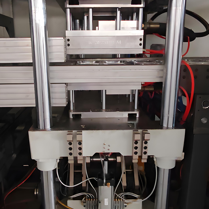 Molding station