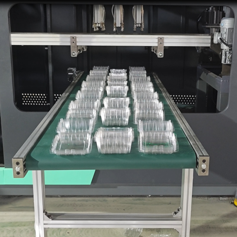 Servo-controlled conveyor belt