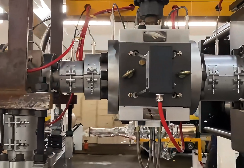 Trial Operation of AIRAYS PET Sheet Extruder