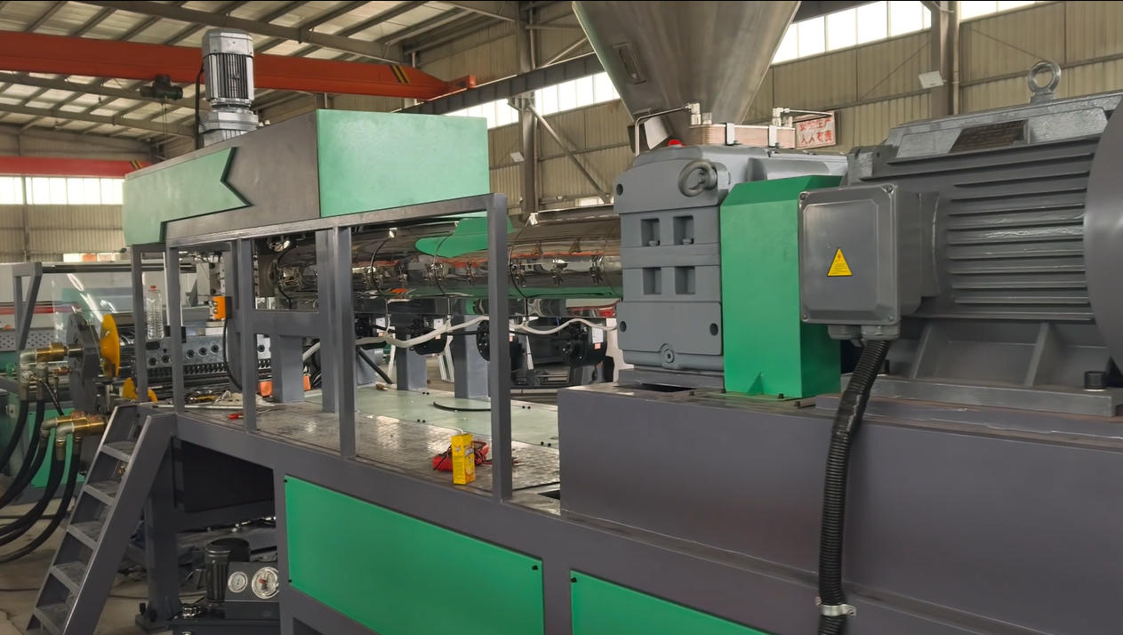 How Is PP Sheet Made? Watch the Full Extrusion Process of PP Sheet Extruder